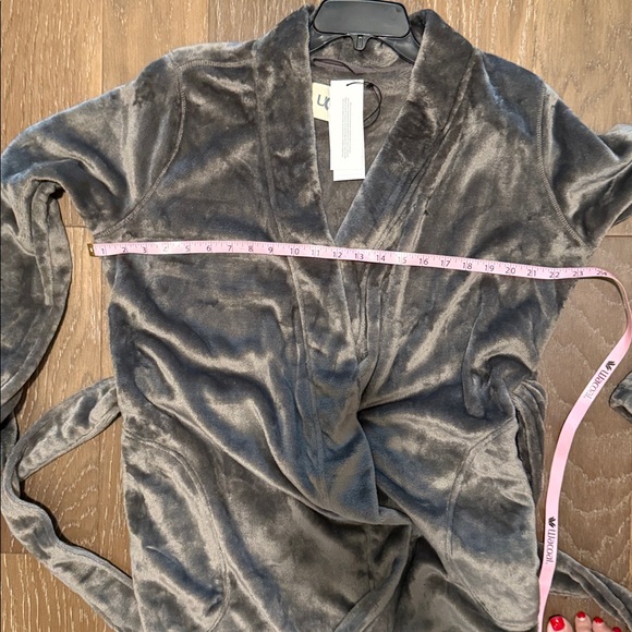 UGG Plush Grey Plush Soft Bathrobe - Picture 10 of 10